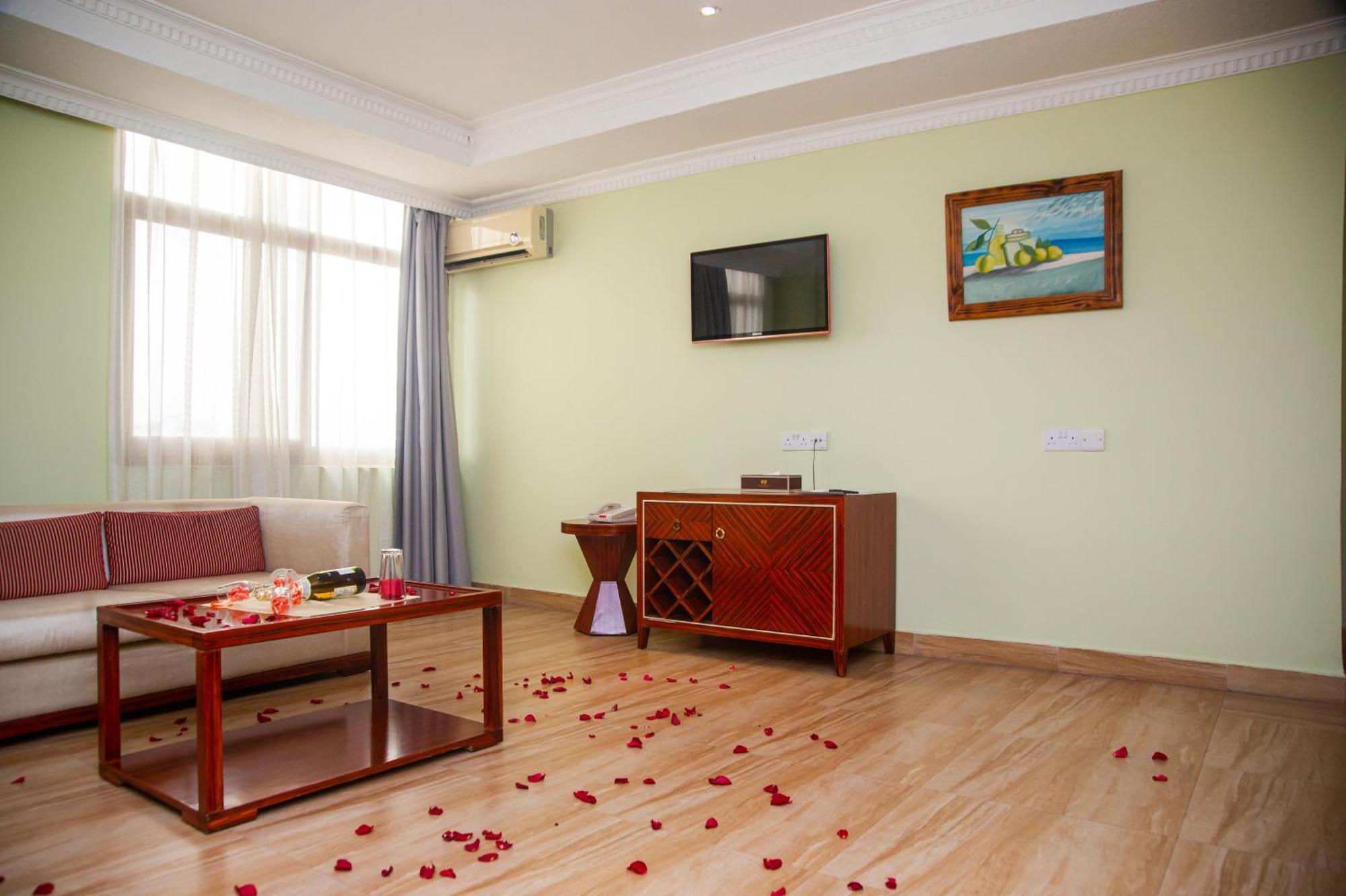 Tiffany Diamond Hotels Ltd - Indira Gandhi Street Dar es Salaam Eksteriør billede