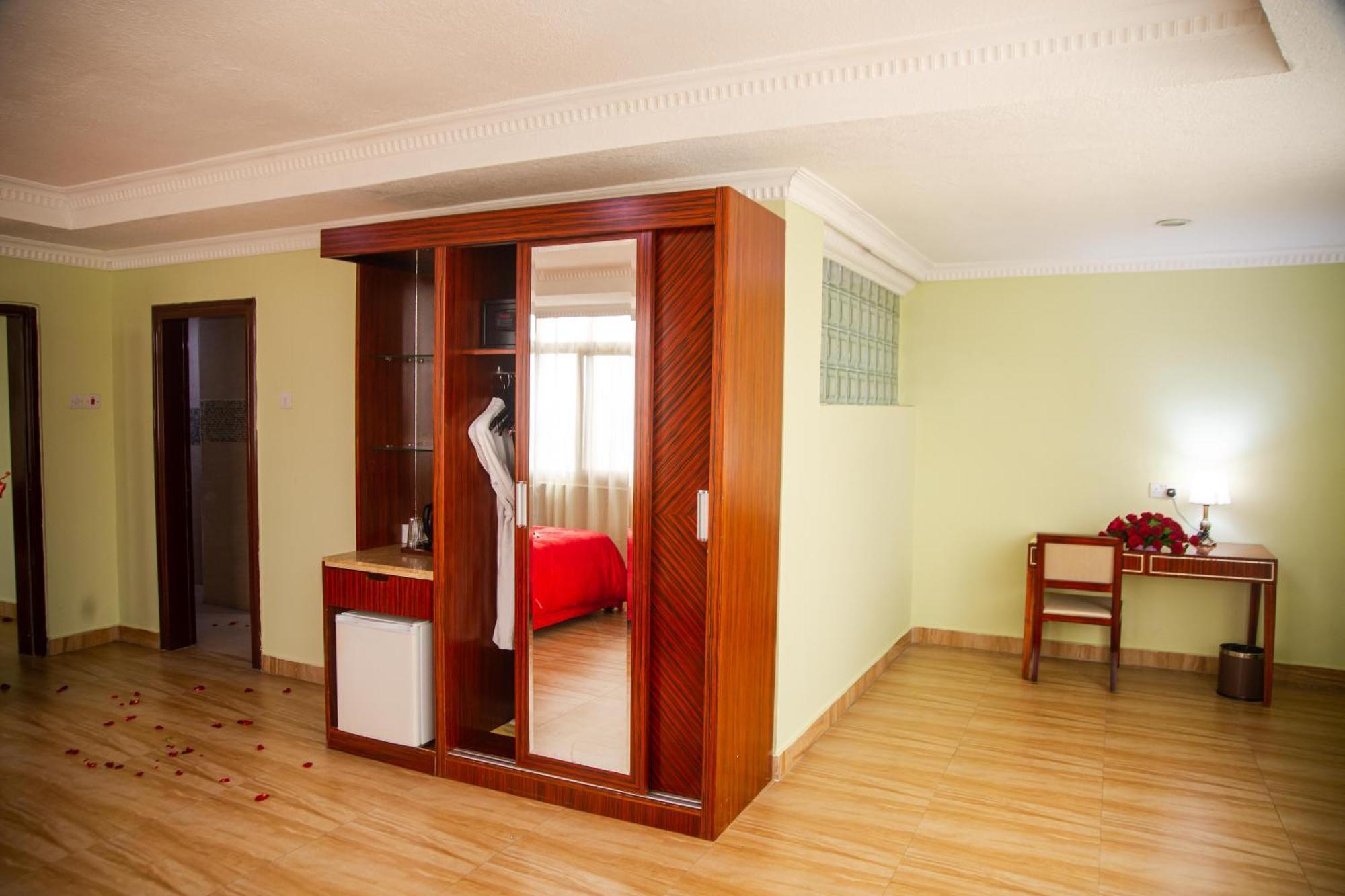 Tiffany Diamond Hotels Ltd - Indira Gandhi Street Dar es Salaam Eksteriør billede